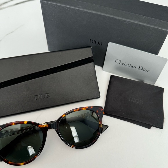Christian Dior Sunglasses - Picture 9 of 10